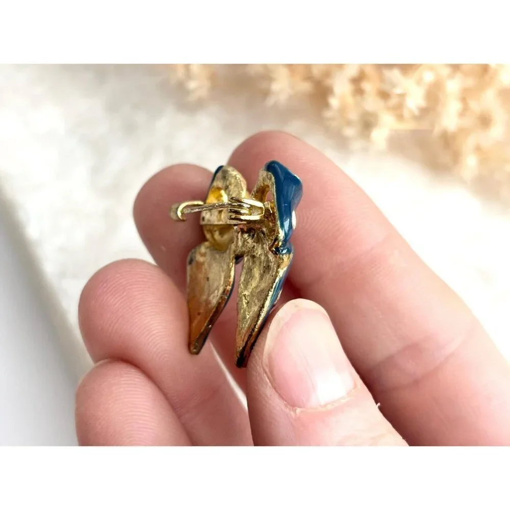 Polka Dot Blue & White Ribboned Bow Gold Toned Enameled Vintage Brooch